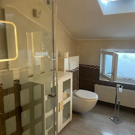 Linda's Backpacker Апартаменты *