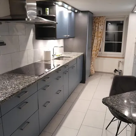 Linda's Backpacker Apartman *
