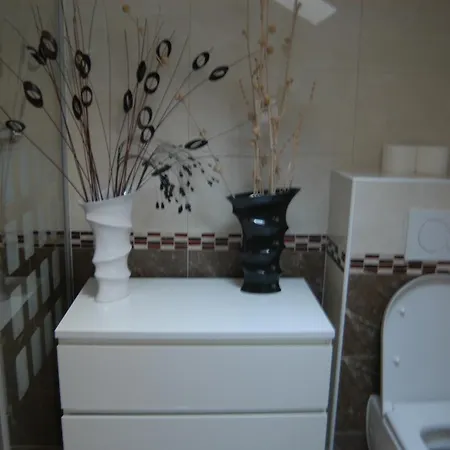 Linda's Backpacker Apartman *