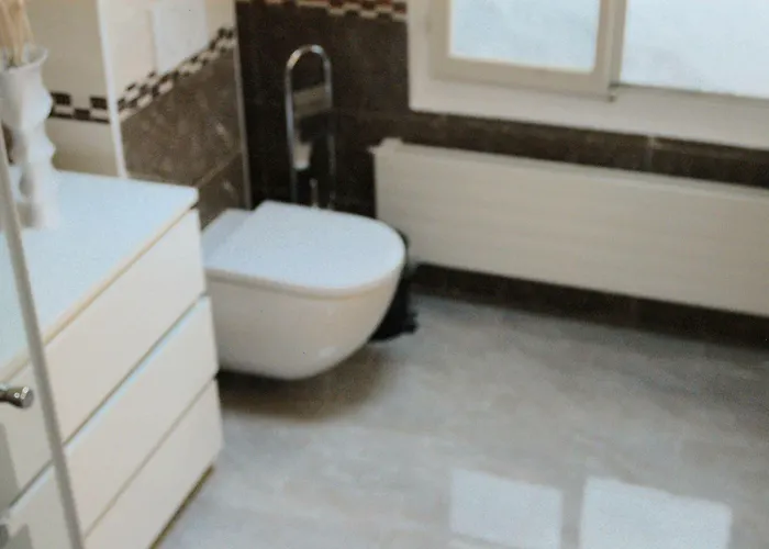 Linda's Backpacker * ציריך